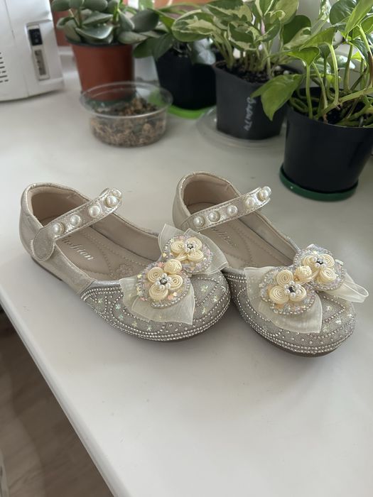 Продам туфли на девочку