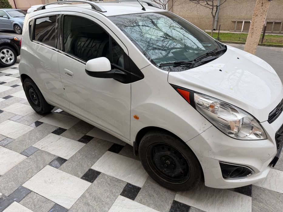 Spark 2012 yil oq rang