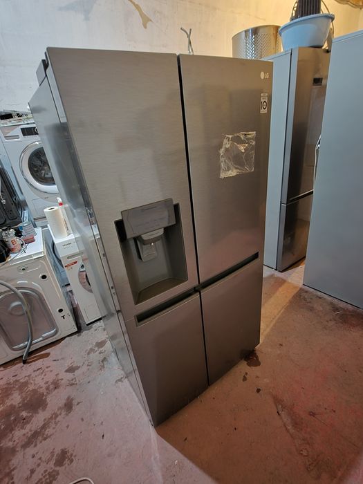 Frigider Side by Side LG