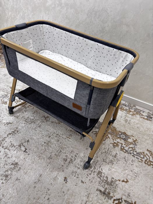 Продаётся детский манеж.