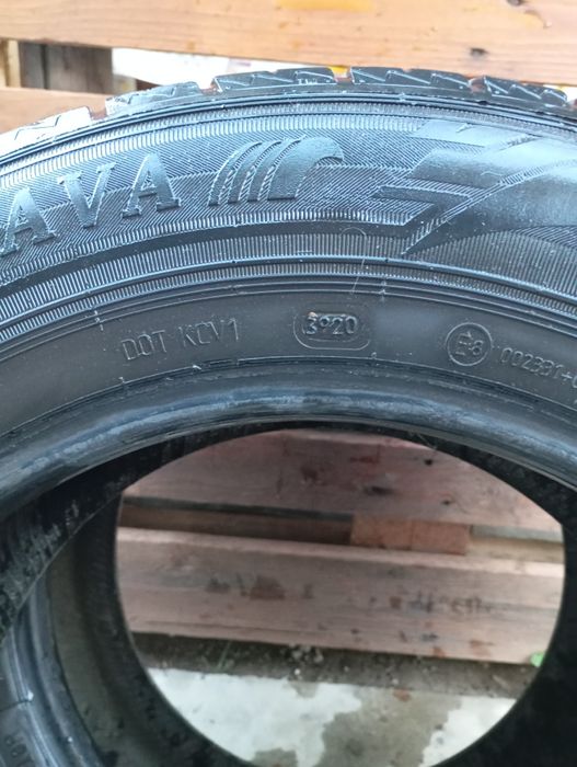 Vând  anvelope de Iarnă Rosava pentru dube,carosate,microbuz.Perechea