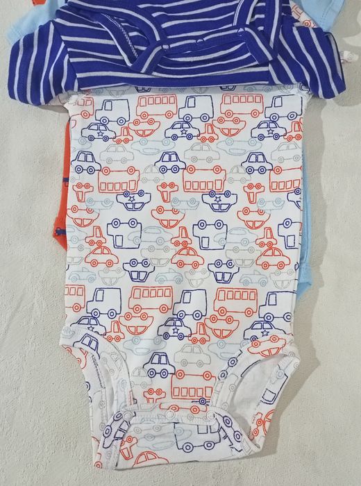 Новые фирменные боди для мальчика