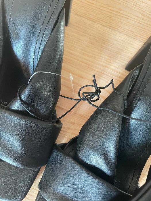 Sandale noi, cu eticheta H&M