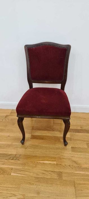 Раритетный стол со стульями