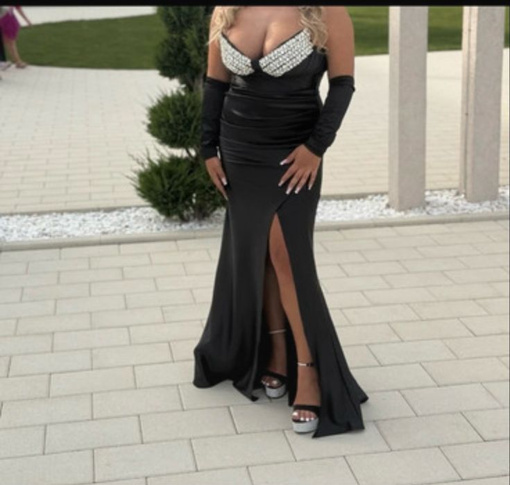 Rochie cu pietre si manusi