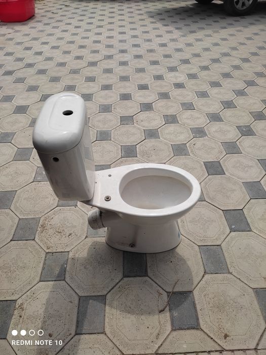 Унитаз и бочок от унитаза