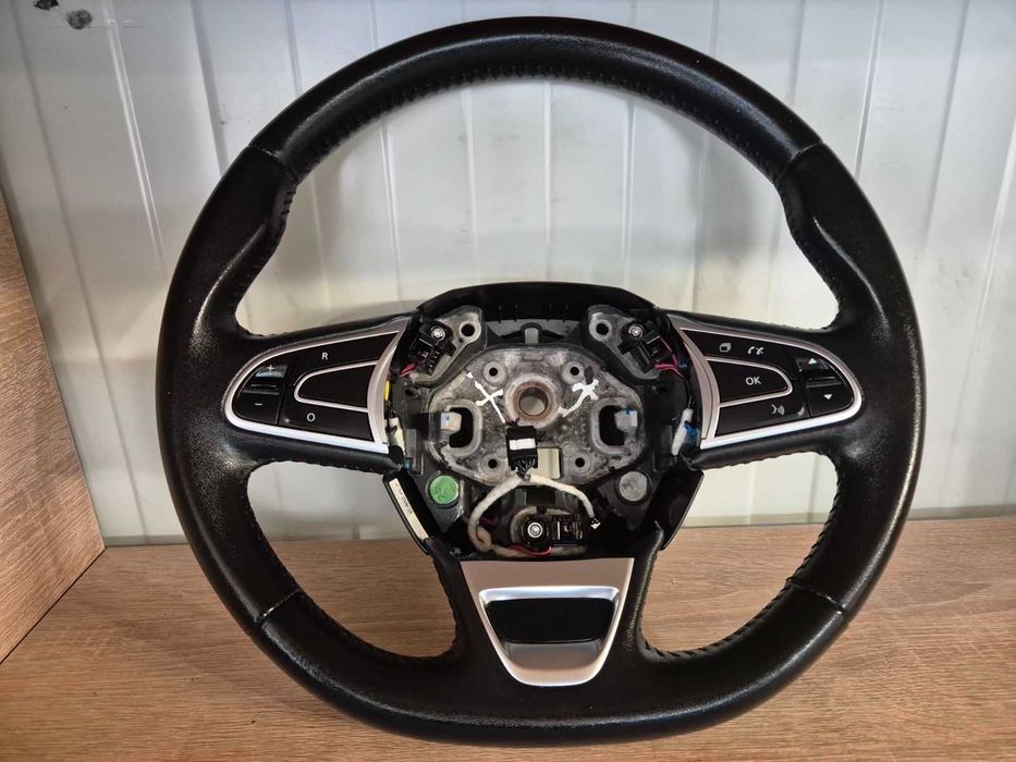 Продавам кожен волан за Renault Kadjar 2015 - 2023 Оригинален номер 484005825R