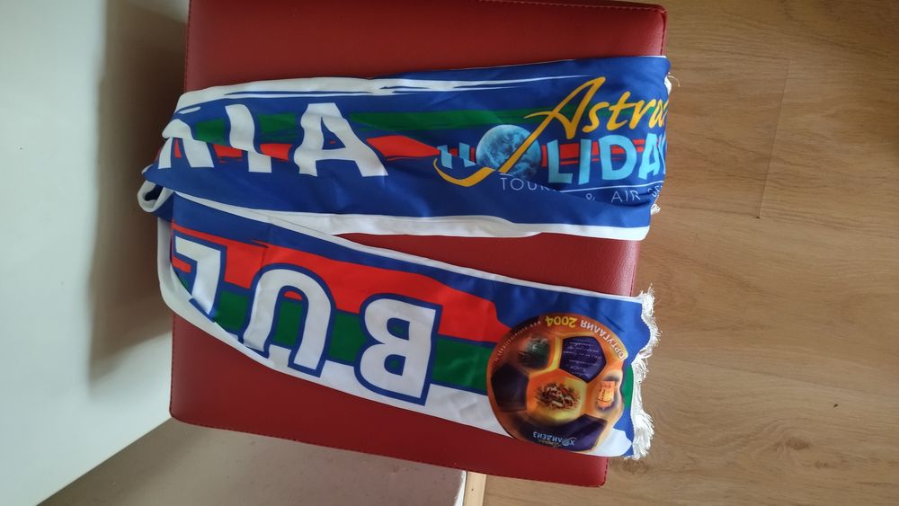 За  футболни запалянковци и др