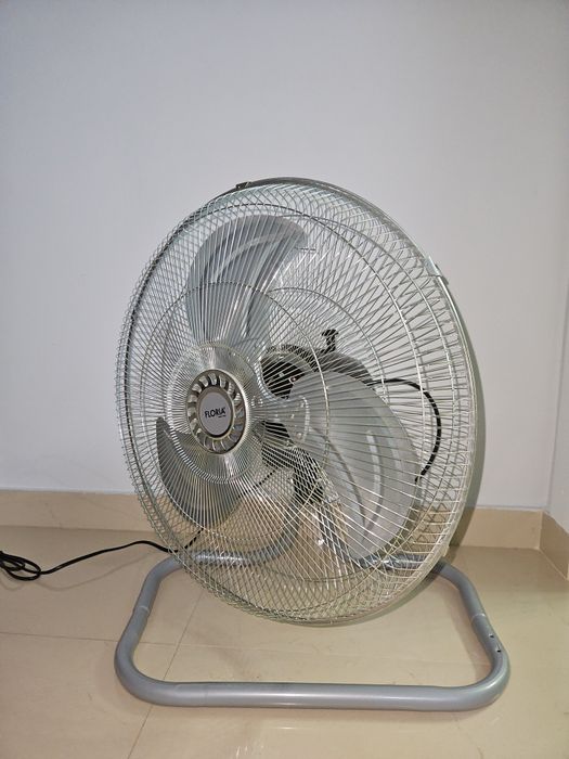 Ventilator cu picior/podea, metalic