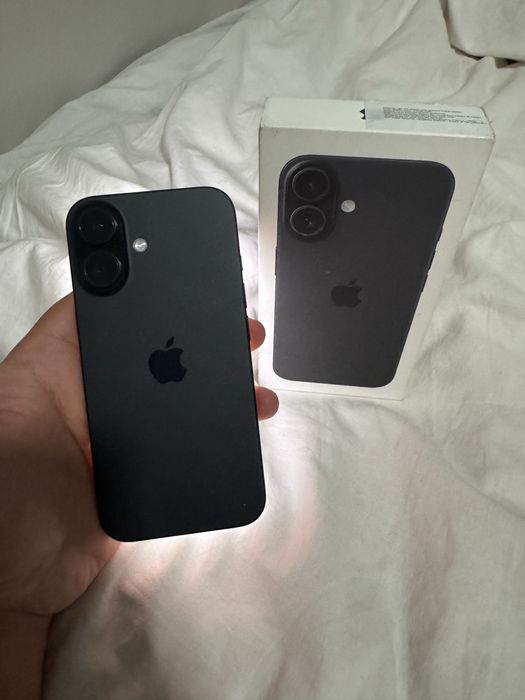 Продам Iphone 16 black 128