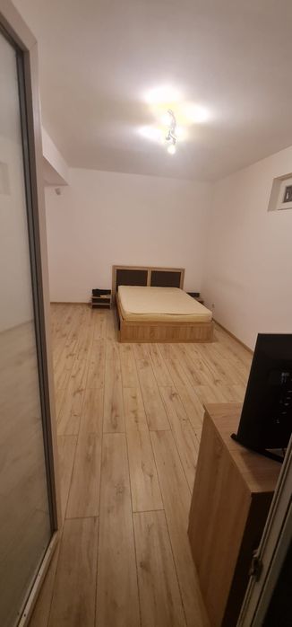 Apartament de închiriat 60 m decomandat în Bragadiru de la privat ,lângă Leroy Merlin cu loc de parcare zugrăvit mobilat ca în poze valabil de azi .