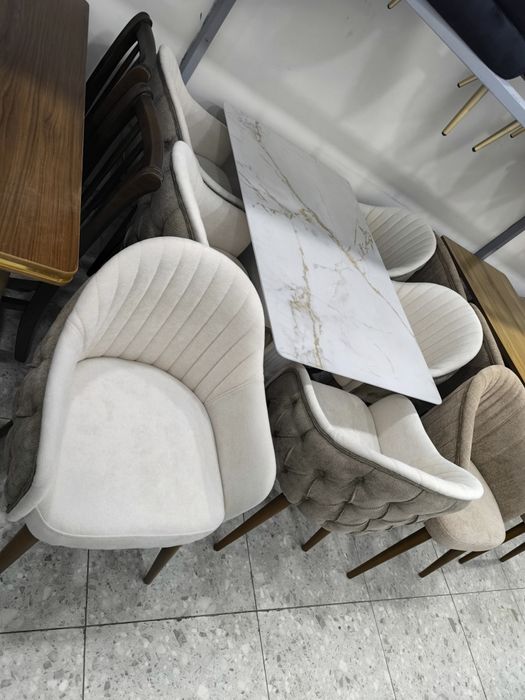 Kuxnniy stol stullar