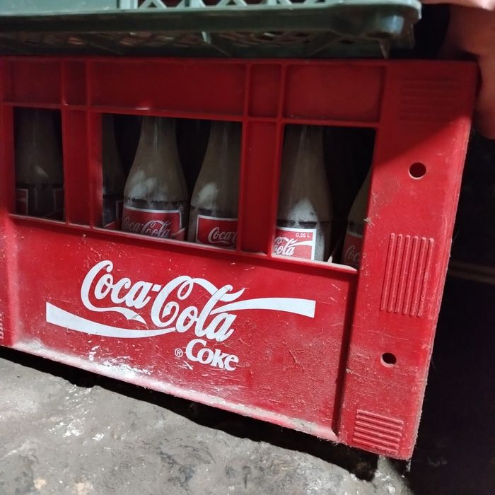 Кока кола яшиги билан сотилади