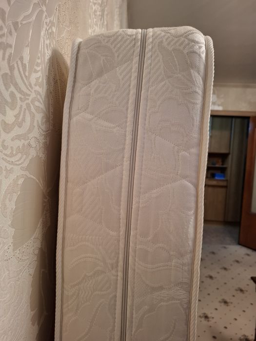 Продам матрац 200х160х20