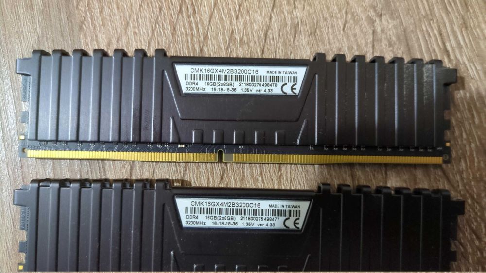 Corsair Vengeance LPX Black 2x8GB DDR4 3200MHz CL16 - folositi 3 ani