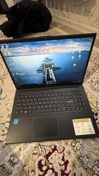 Ноутбук продаю.