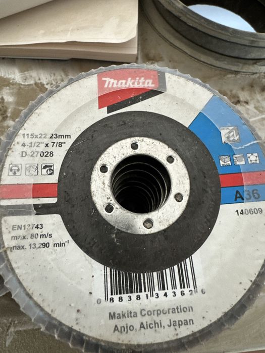 Лепестковый шлифовальный диск