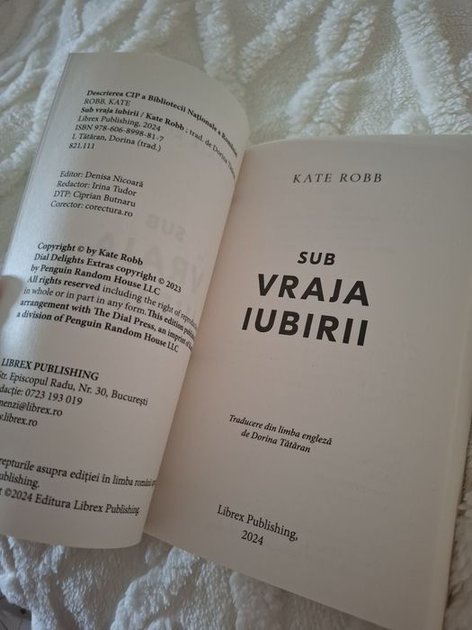 Carte Sub vraja iubirii - Kate Robb
