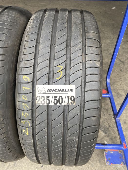 235/50/19 Michelin Vara