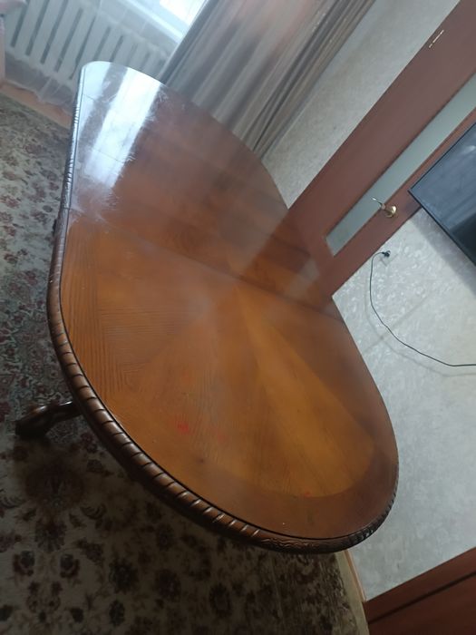 Продаю отличный стол.