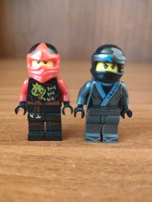 Lego robotul lui Jay și lego robotul nyei