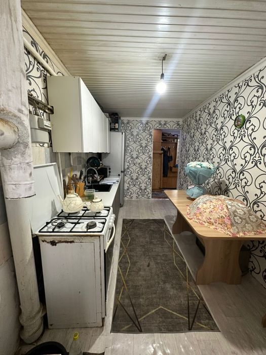 2 бөлмелі үй жақсы,жарық,жылы.