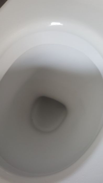 Продаю унитаз в  комплекте.