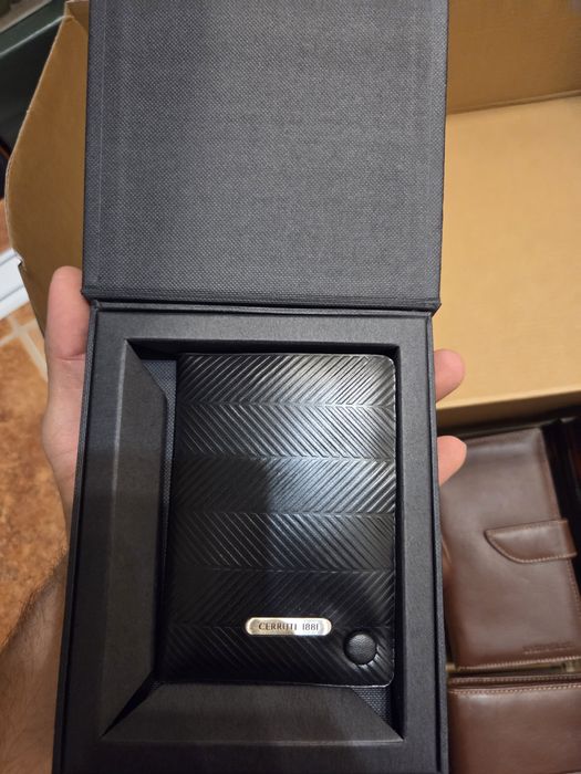 Портфейли/Тефтери от истинска кожа LOT