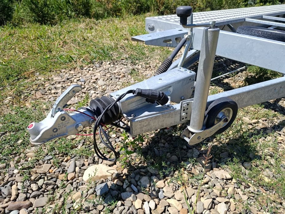 Vand trailer auto ,platforma ca nou 3500 kg ,impecabil