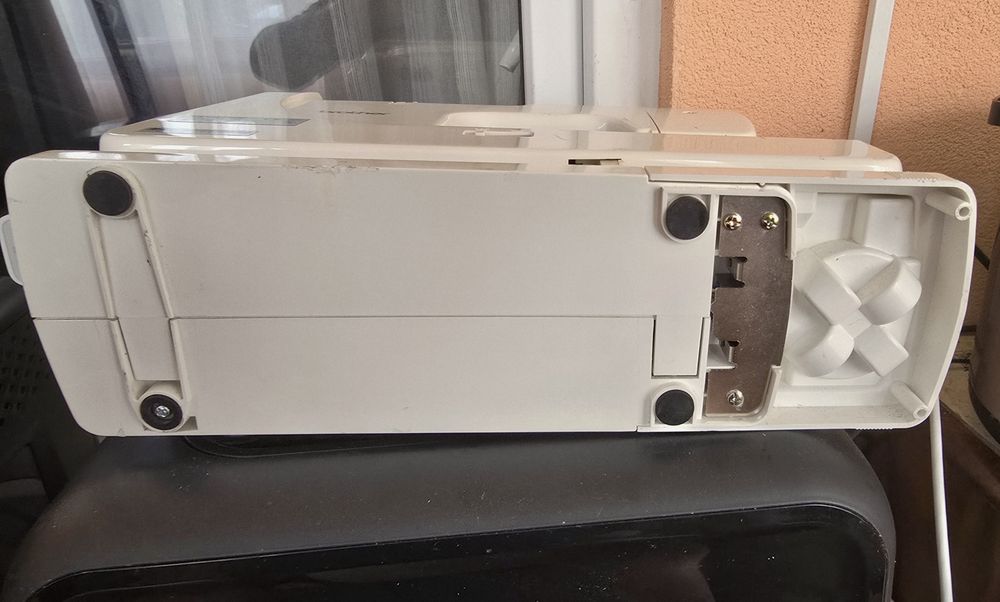 Masina de brodat Brother PE-400D Disney iPooh functionala dar incompleta