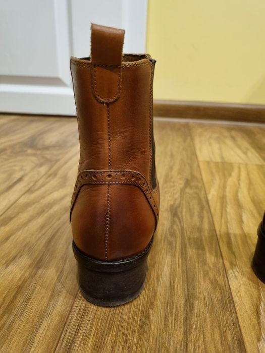 Продавам кожени боли на фирмата Massimo Dutti