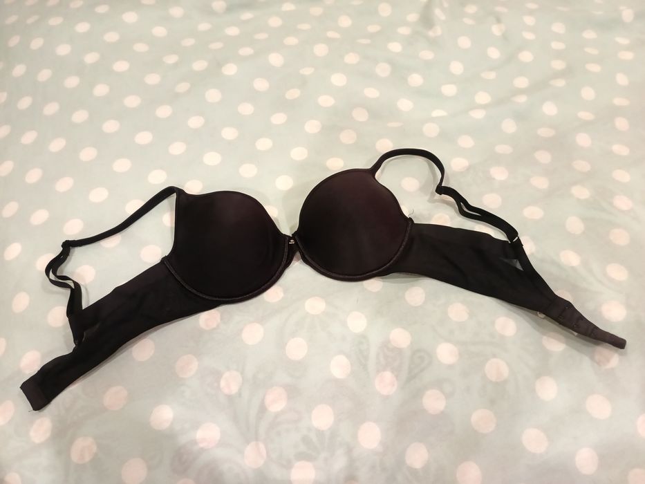 Чисто нов, черен Сутиен 80B