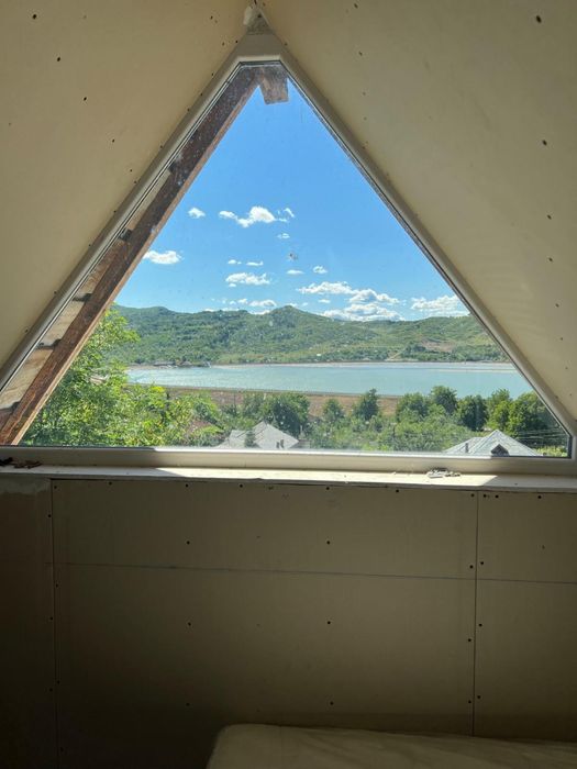 Casa+teren 6 camere+4 băi zona Pucioasa