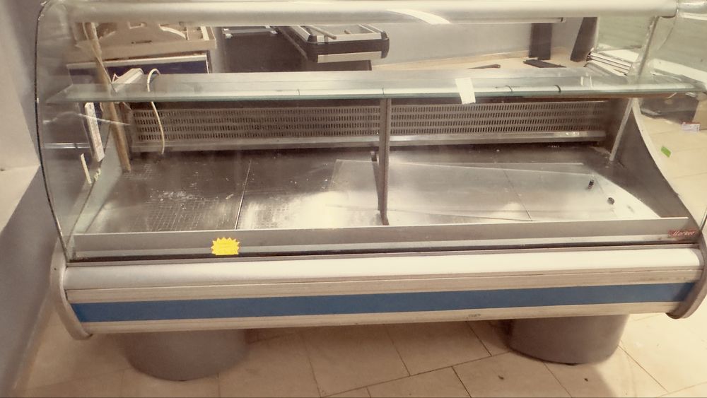 Хладилна витрина