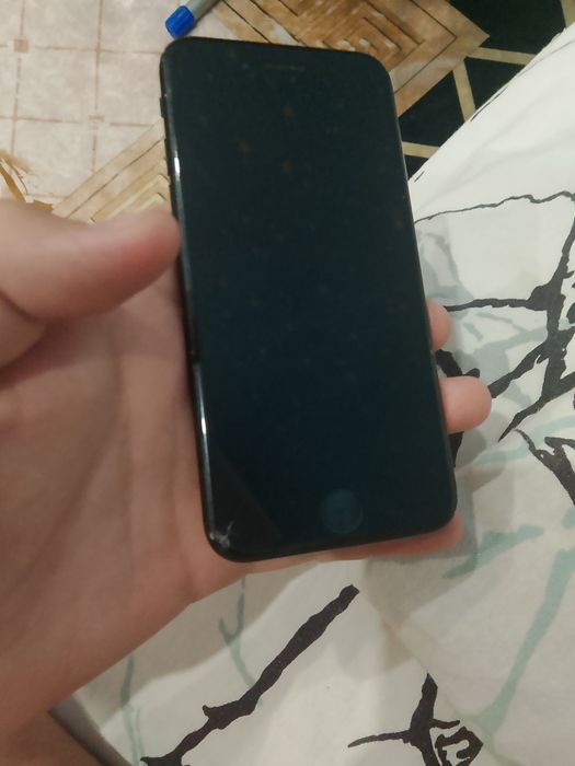 Продам айфон se 2025