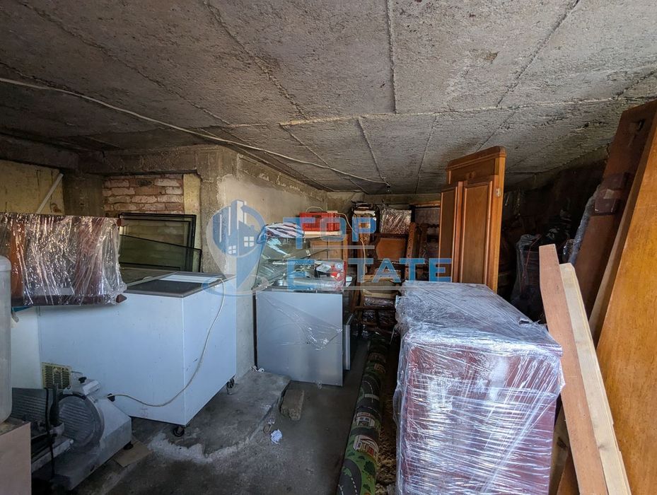 Едноетажна тухлена къща в близост до детска градина в град Борово, об