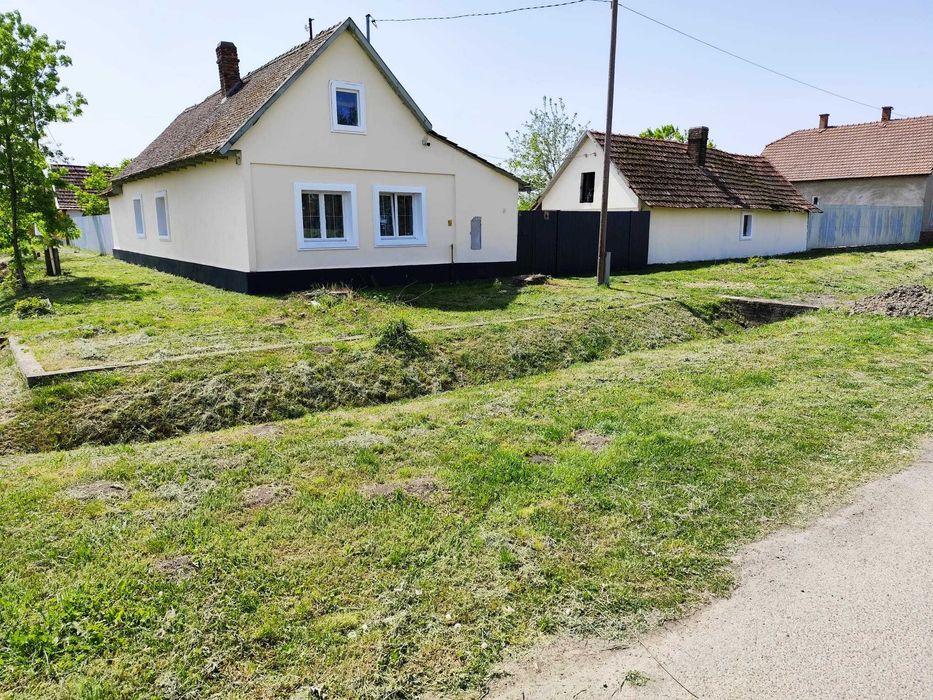 Casă mare frumoasă renovată în Battonya