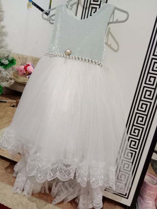 Продам платье для девочки