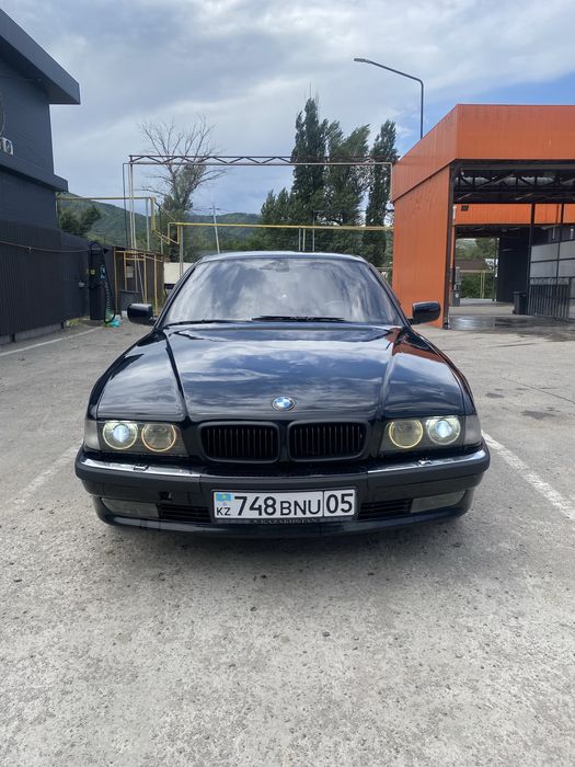 Продам BMW семерка