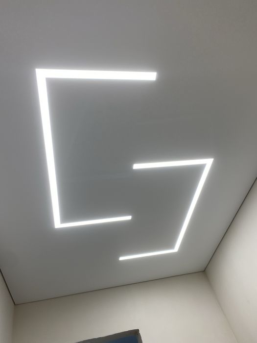 Ремонт натяжного потолка , слив воды