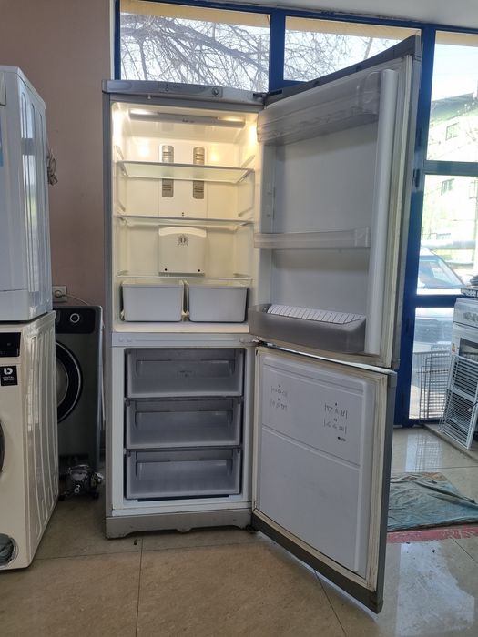 Холодильник ARISTON