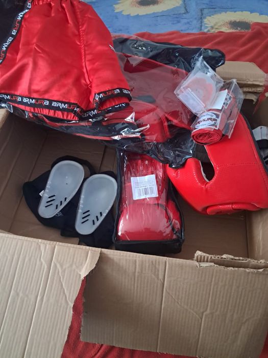 Vand ecipamend de kickboxing