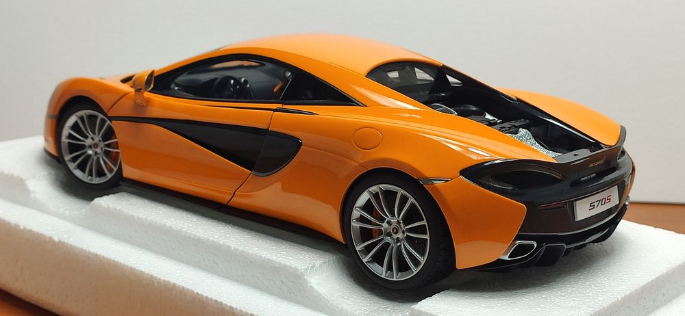 McLaren 570 S - 1:18 AUTOart