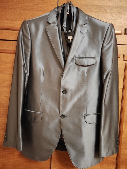 Костюм мужской тройка