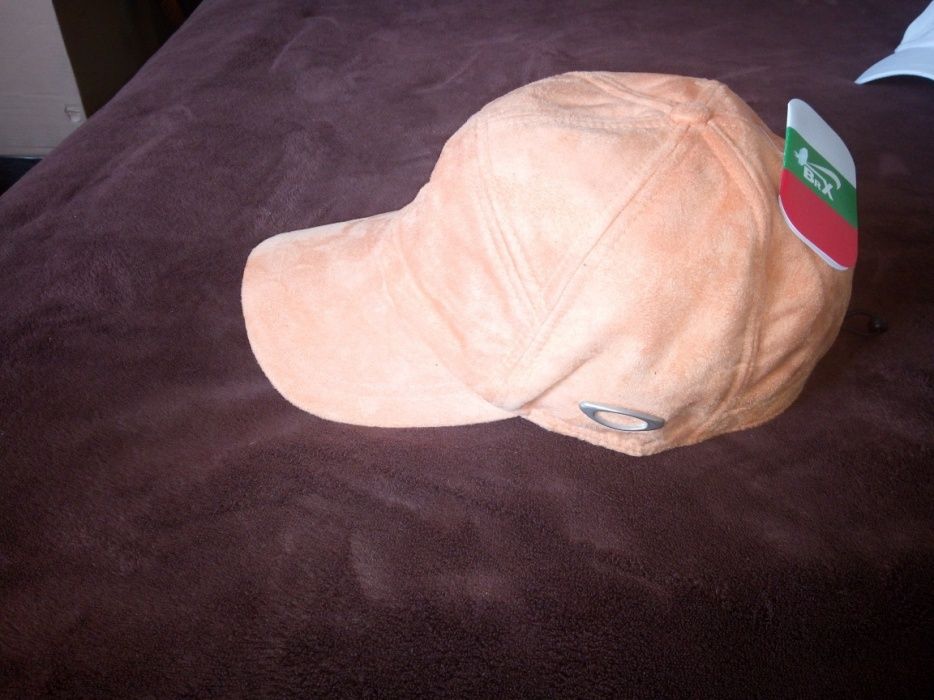 Зимни шапки с уши и козирка на автомобилни марки！