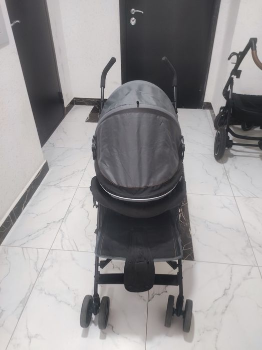 Детска прогулочная коляска