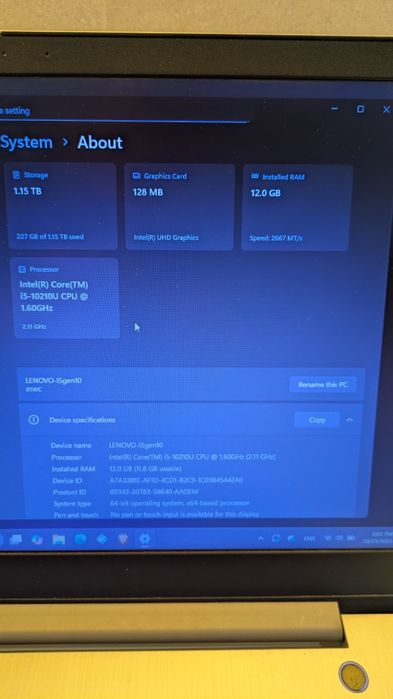 Lenovo i5 gen 10, an 2022, ecran mare de 17", 12GB DDR4