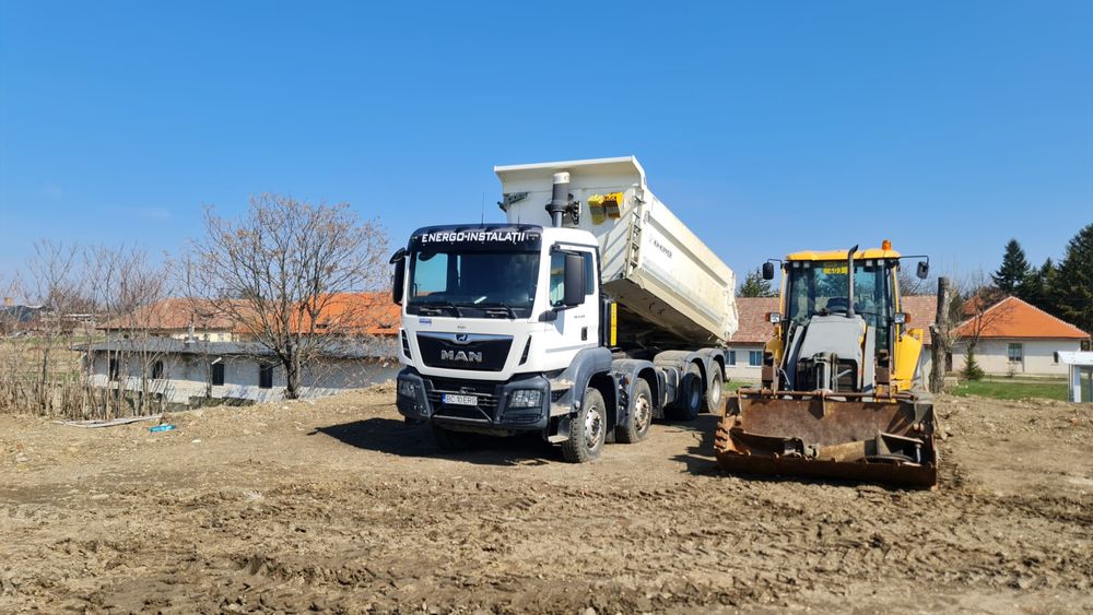 Inchiriez excavator  camion   balast sort pămân