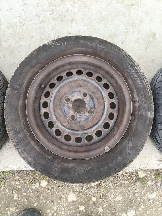 Джанти с летни гуми за Хонда джаз.