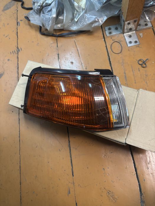 Поворотник правый мазда 323